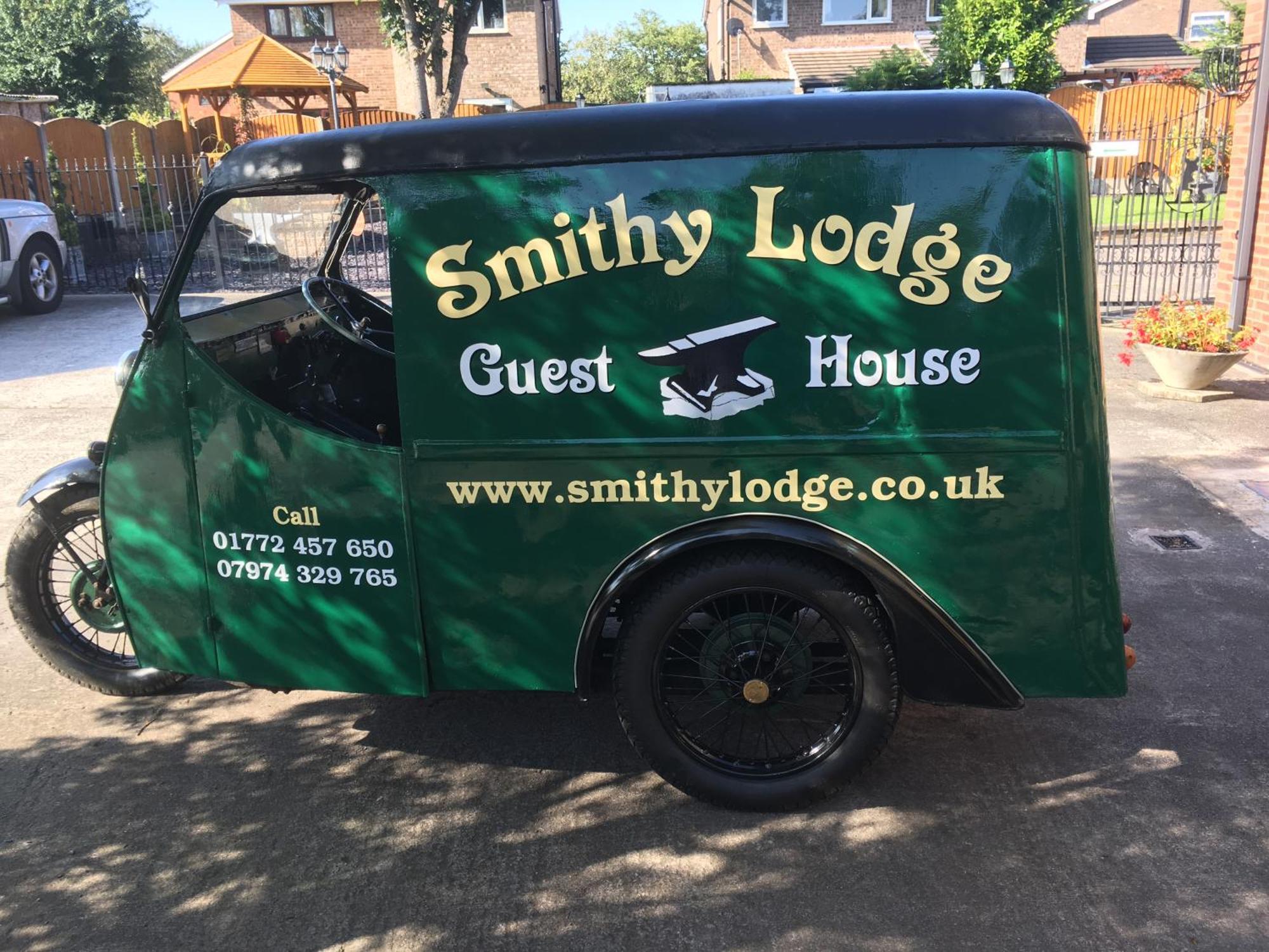 Smithy Lodge Guest House Лейленд Экстерьер фото