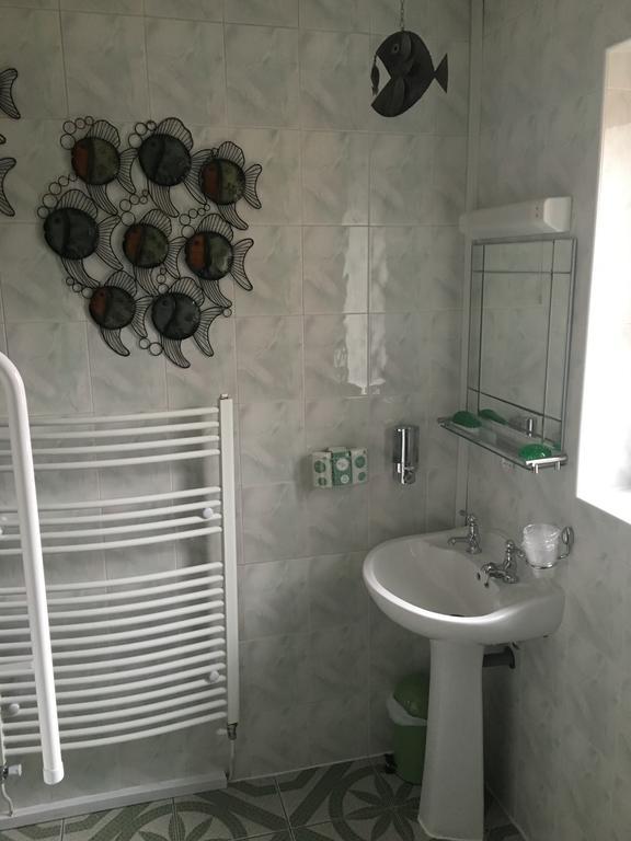 Smithy Lodge Guest House Лейленд Экстерьер фото