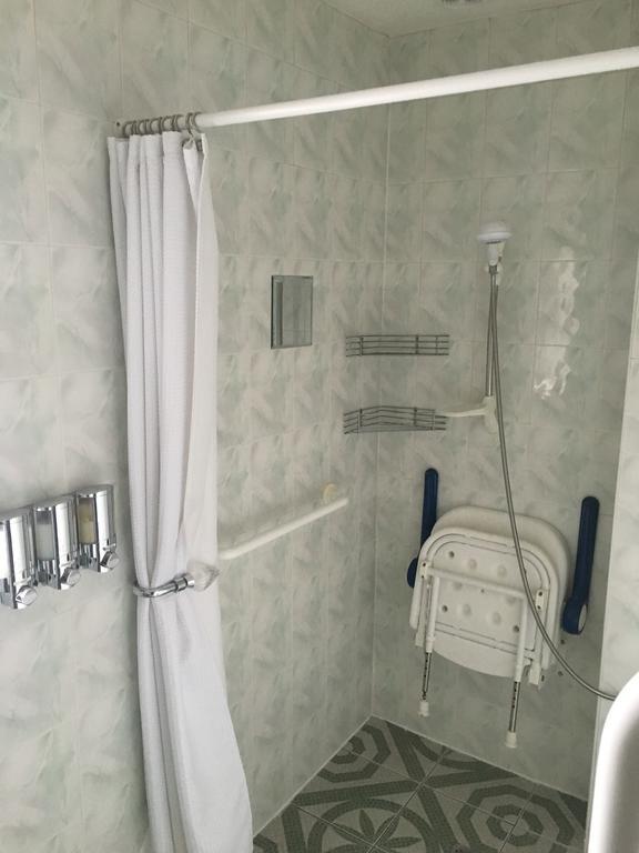 Smithy Lodge Guest House Лейленд Экстерьер фото
