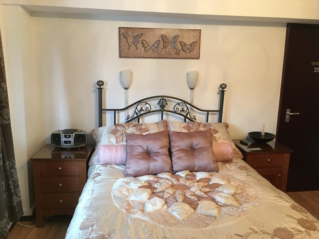 Smithy Lodge Guest House Лейленд Экстерьер фото